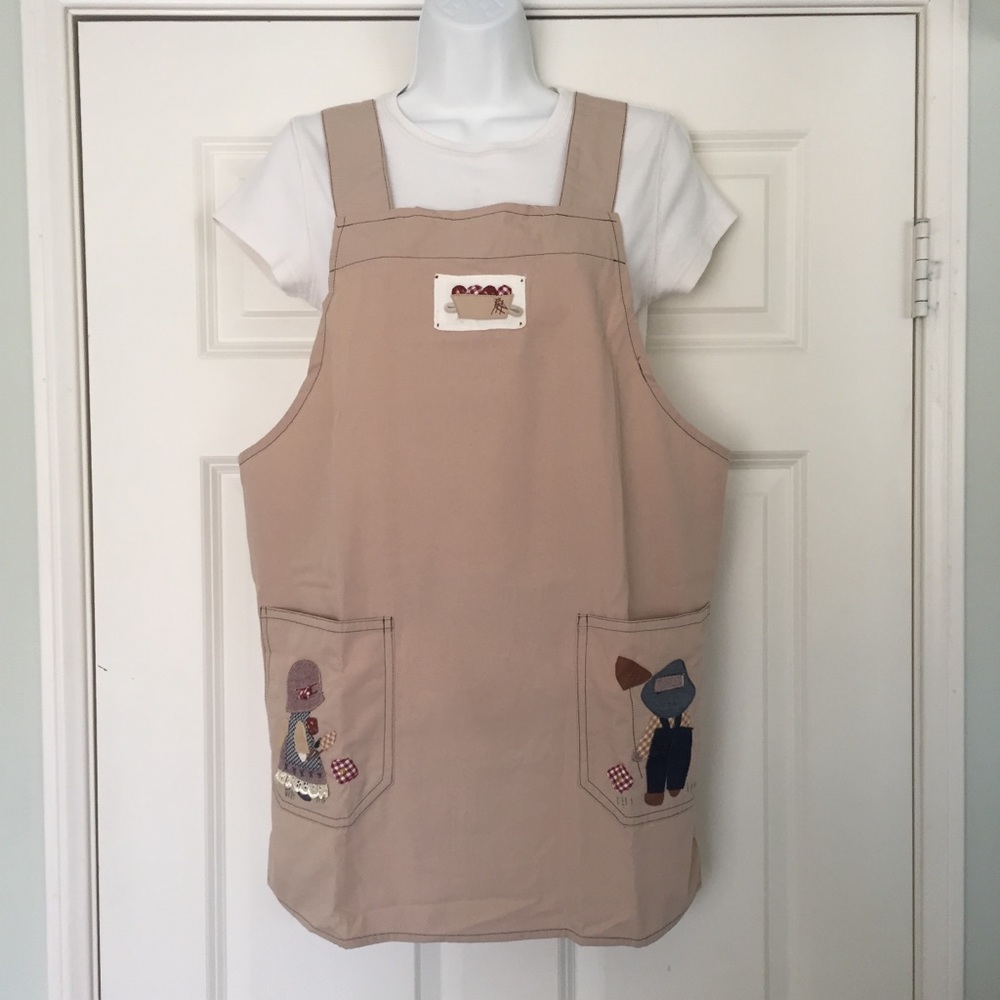 NWT Apron with patchwork and embroidery detail